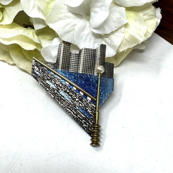 Vintage Kathleen Doyle Tom Reardon Sterling SilverCity Scape3-D Brooch